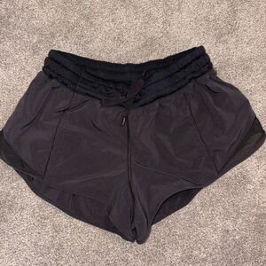 Lululemon Hotty hots with tie waist, size 8, 2.5 inseam